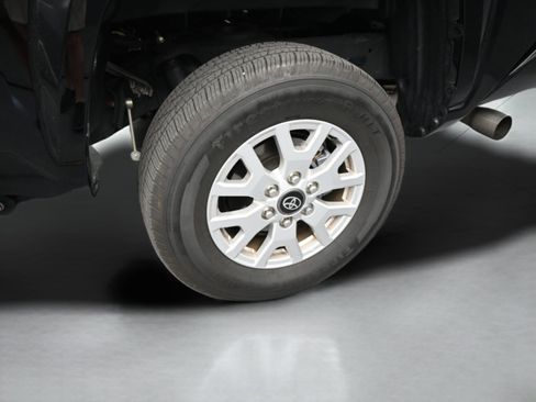 Certified 2024 Toyota Tacoma SR5 AWD/4WD image 35
