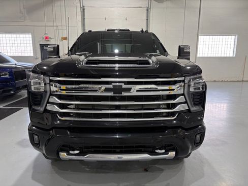 Used 2024 Chevrolet Silverado 2500 High Country w/ High Country Premium Package image 2