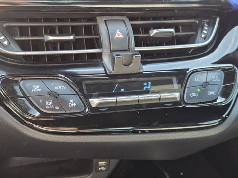 Used 2020 Toyota C-HR XLE image 14