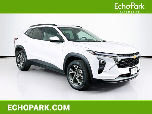 Used 2025 Chevrolet Trax LT image 1