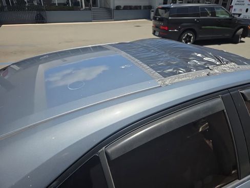 Used 2021 Toyota Corolla LE image 6