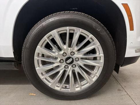 Certified 2026 Cadillac Escalade Luxury w/ LPO, Floor Liner Package RWD image 10