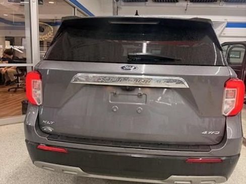 Used 2021 Ford Explorer XLT w/ Equipment Group 202A AWD/4WD image 15
