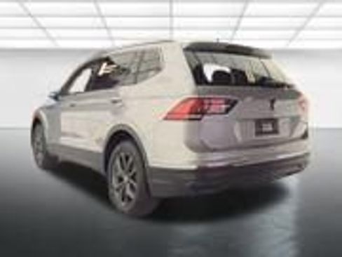 Used 2022 Volkswagen Tiguan SE image 8