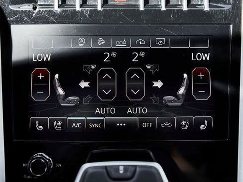 Used 2019 Lamborghini Urus AWD/4WD image 74