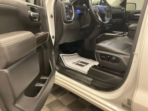 Used 2021 Chevrolet Silverado 1500 LT Trail Boss w/ Convenience Package II image 4