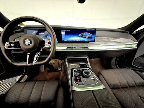 Certified 2025 BMW 760i xDrive w/ Executive Package AWD/4WD image 12