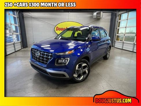 Used 2024 Hyundai Venue SEL image 1