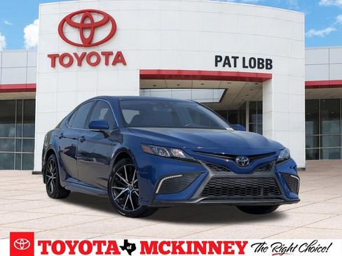 Used 2024 Toyota Camry SE FWD image 1