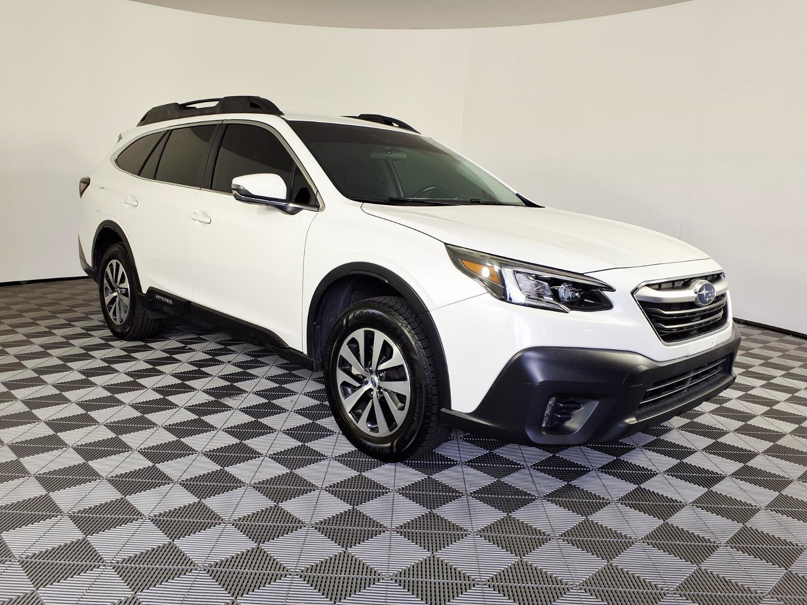 Used 2021 Subaru Outback Premium AWD/4WD image 3
