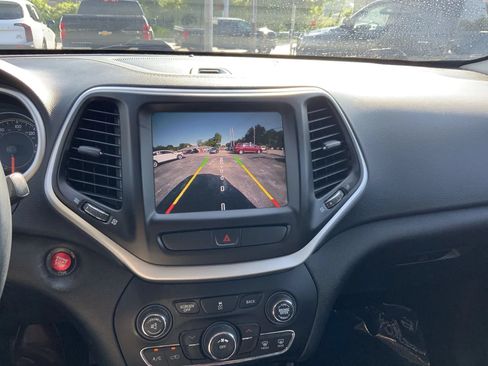 Used 2018 Jeep Cherokee Latitude Plus FWD image 22