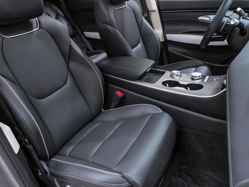Certified 2026 Genesis GV70 2.5T Advanced AWD/4WD image 14