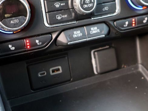 Used 2021 Chevrolet Tahoe LT w/ LT Signature Package image 26