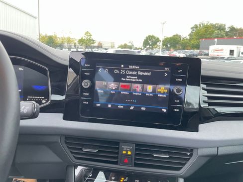 Used 2025 Volkswagen Jetta SE image 21