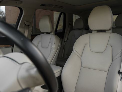 Used 2022 Volvo XC90 T6 Momentum w/ Advanced Package image 20