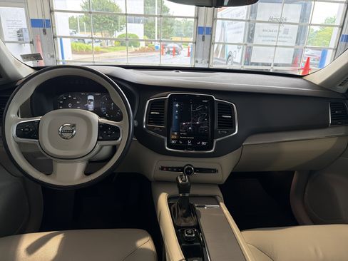 Used 2022 Volvo XC90 T5 Momentum w/ Climate Package AWD/4WD image 30