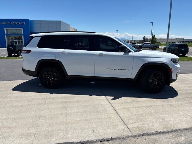 Used 2024 Jeep Grand Cherokee L Altitude AWD/4WD image 2