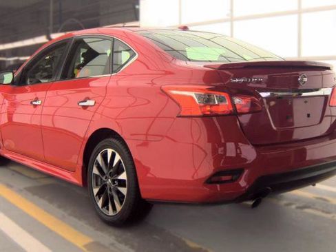 Used 2019 Nissan Sentra SR FWD image 5