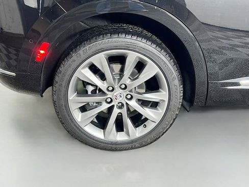 Used 2022 Buick Envision Avenir w/ Technology Package II image 40