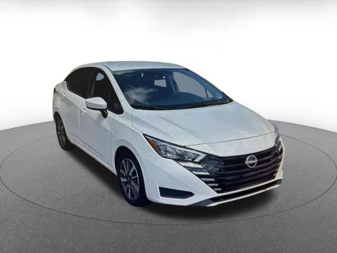 Used 2025 Nissan Versa SV FWD image 10