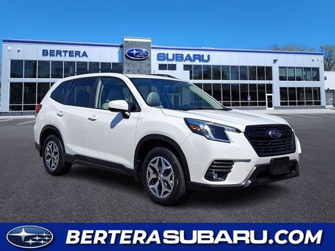 Used 2024 Subaru Forester Premium AWD/4WD image 1