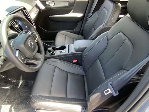 Certified 2025 Volvo XC40 B5 Core w/ Protection Package Premier image 19