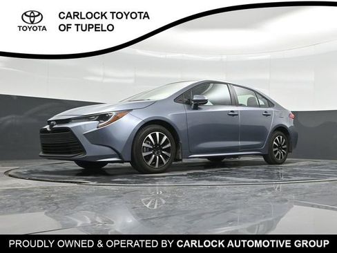 Used 2025 Toyota Corolla LE image 32