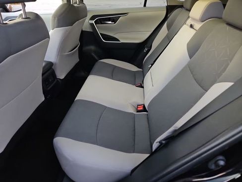Used 2022 Toyota RAV4 XLE image 13
