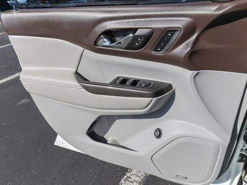 Used 2017 GMC Acadia SLT FWD image 13