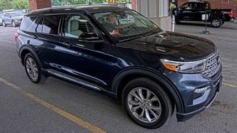 Used 2023 Ford Explorer Limited w/ Limited Technology Package AWD/4WD image 3