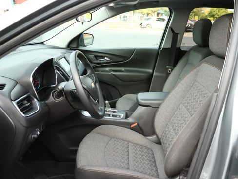 Used 2024 Chevrolet Equinox LT w/ LPO, Floor Liner Package FWD image 11