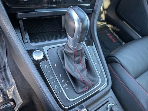 Used 2018 Volkswagen GTI SE image 25