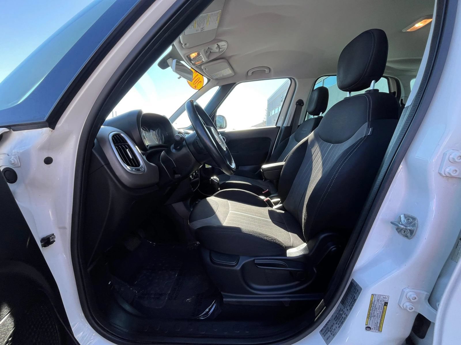 Used 2017 FIAT 500L Pop FWD image 26