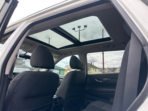 Used 2017 Nissan Rogue SV image 13