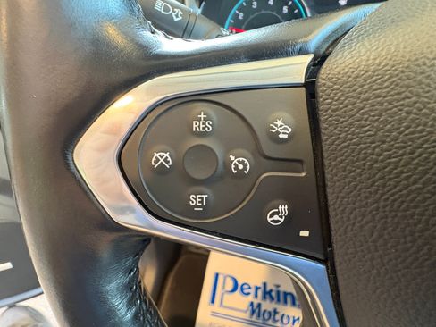 Used 2021 Chevrolet Traverse RS FWD image 13