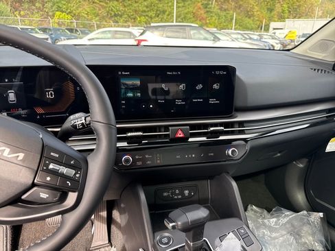 New 2026 Kia Sportage EX w/ EX Panorama Roof Package image 16