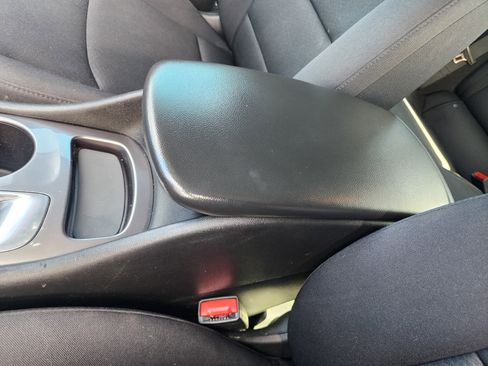 Used 2021 Chevrolet Malibu LS image 32