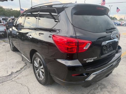 Used 2017 Nissan Pathfinder SL FWD image 3