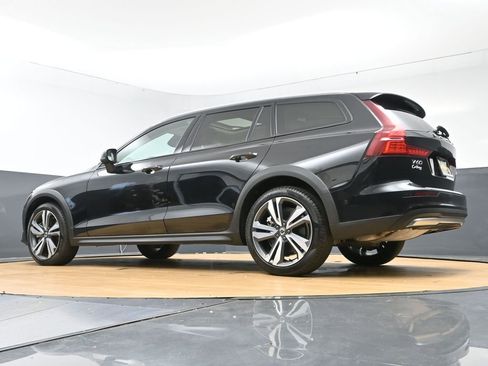 Used 2025 Volvo V60 B5 Cross Country Plus AWD/4WD image 53