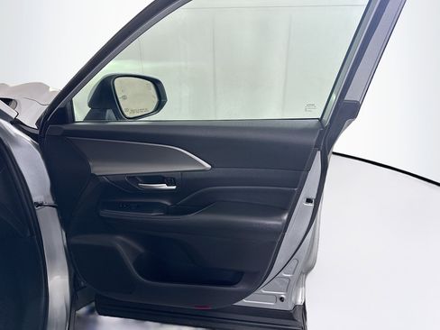 Used 2025 Toyota Grand Highlander XLE image 32