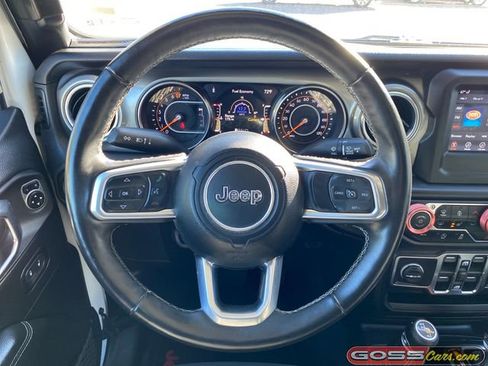 Certified 2020 Jeep Gladiator Overland w/ Cold Weather Group image 17