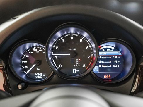 Certified 2025 Porsche Macan image 18