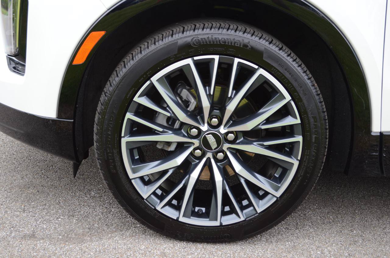 Used 2025 Cadillac XT4 Sport AWD/4WD image 9