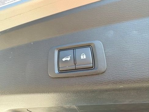 Used 2025 Mitsubishi Outlander SE FWD image 32
