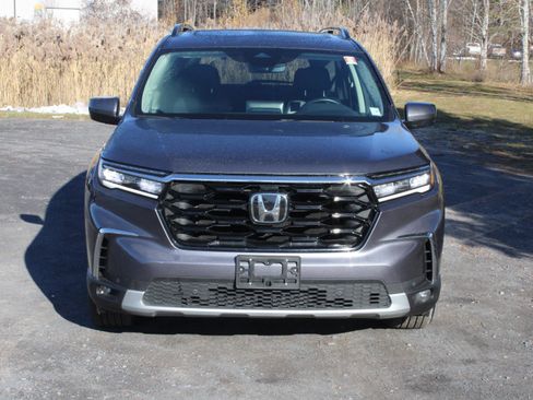 Certified 2025 Honda Pilot Touring image 2
