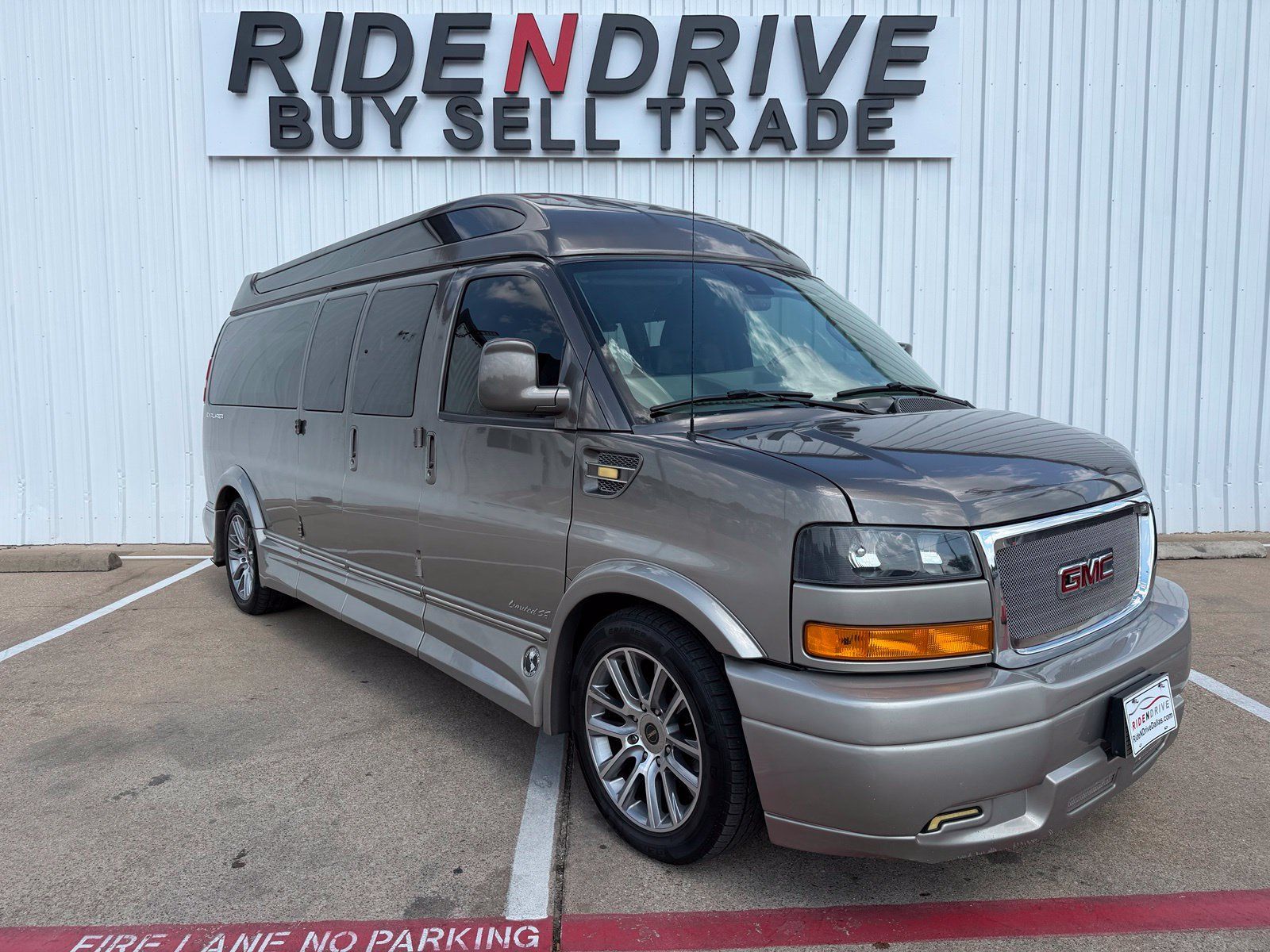 Used 2020 GMC Savana 2500 Extended w/ Enhanced Convenience Package RWD image 10