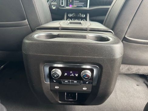 Used 2023 GMC Yukon XL Denali image 29