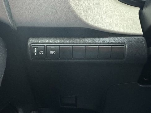 Used 2023 Toyota Corolla LE image 23
