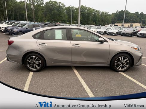 Used 2024 Kia Forte LXS w/ LXS Technology Package FWD image 9