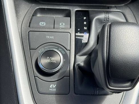 Certified 2022 Toyota RAV4 XLE w/ Convenience Package AWD/4WD image 29